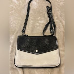 ROOTS Crossbody. Top Zip and Front flap, Adjustable strap Black and Off-white